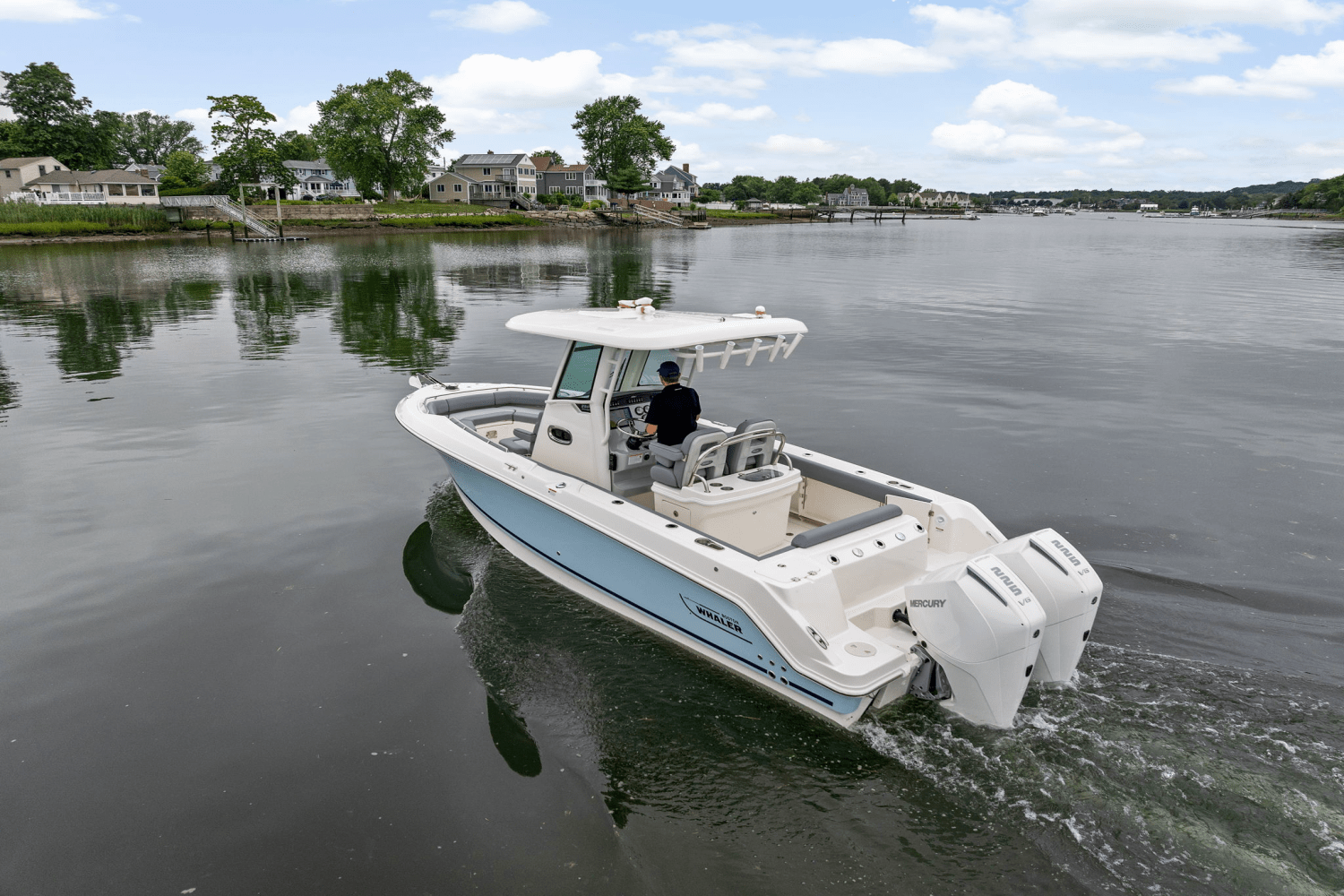 Slide: The Image of Boston Whaler 250 Outrage 2025 - 44