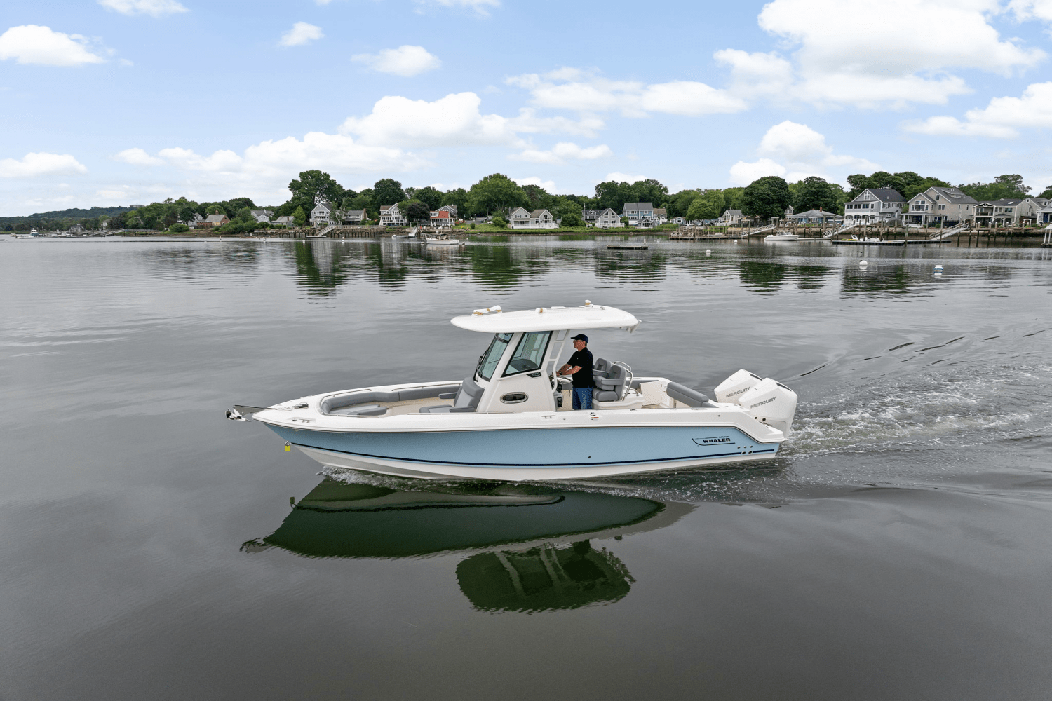 Slide: The Image of Boston Whaler 250 Outrage 2025 - 45