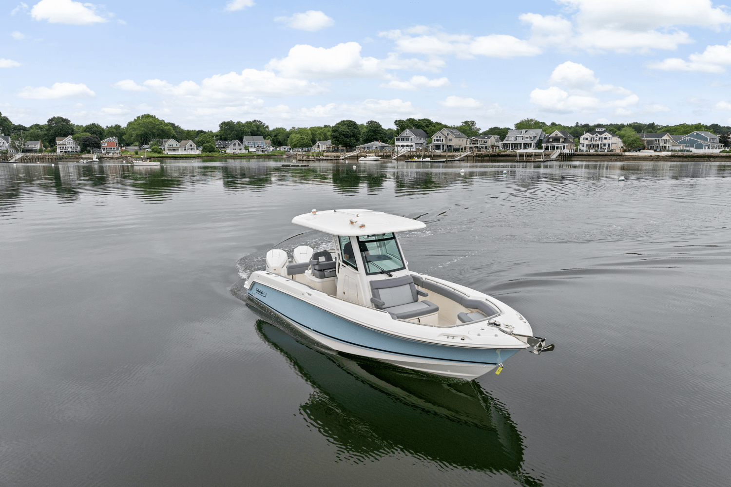 Slide: The Image of Boston Whaler 250 Outrage 2025 - 46