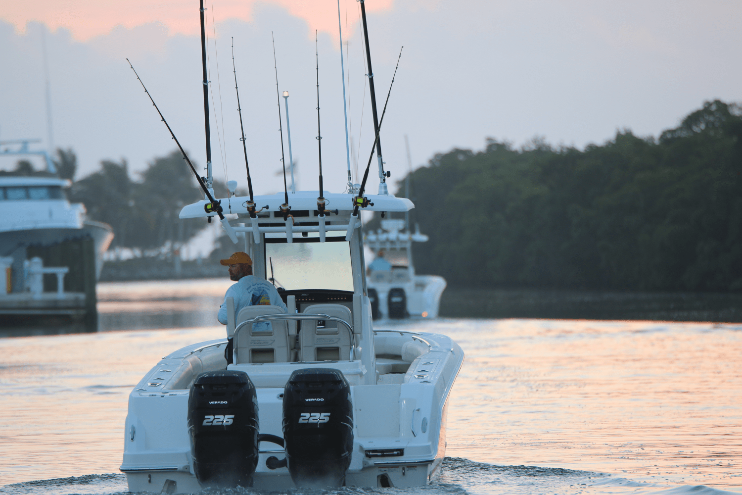Slide: The Image of Boston Whaler 250 Outrage 2025 - 47