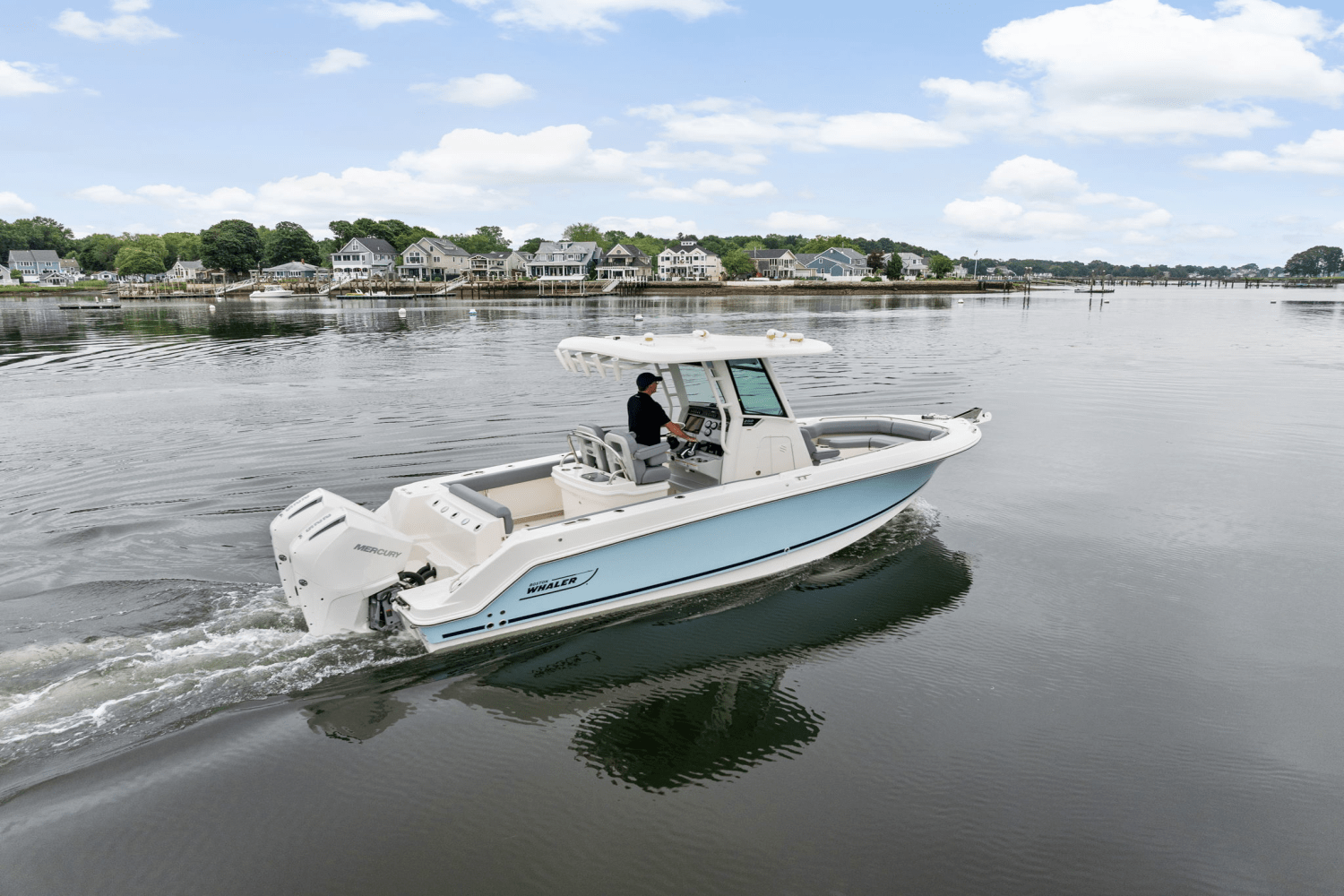 Slide: The Image of Boston Whaler 250 Outrage 2025 - 48