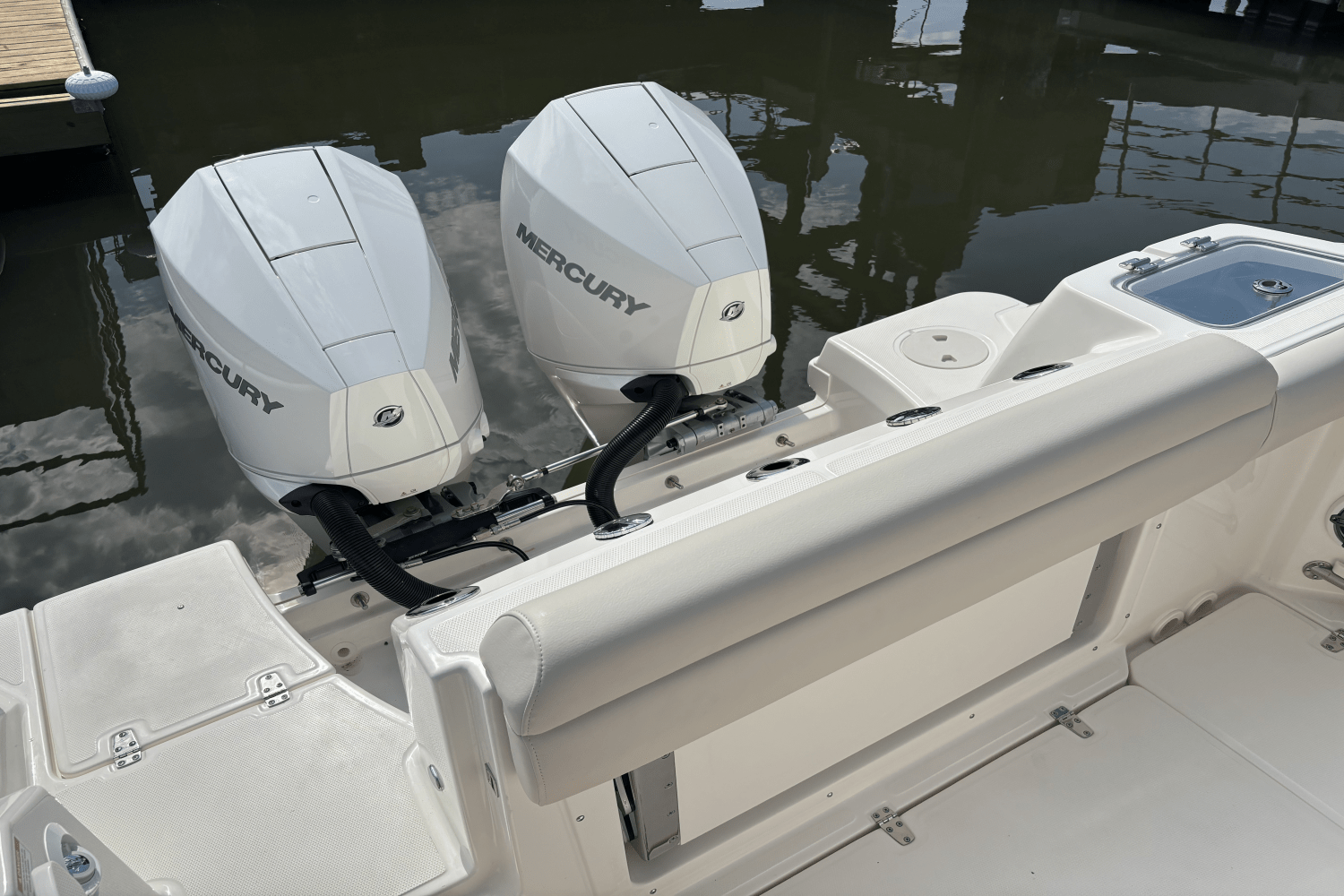 Slide: The Image of Boston Whaler 250 Outrage 2025 - 5