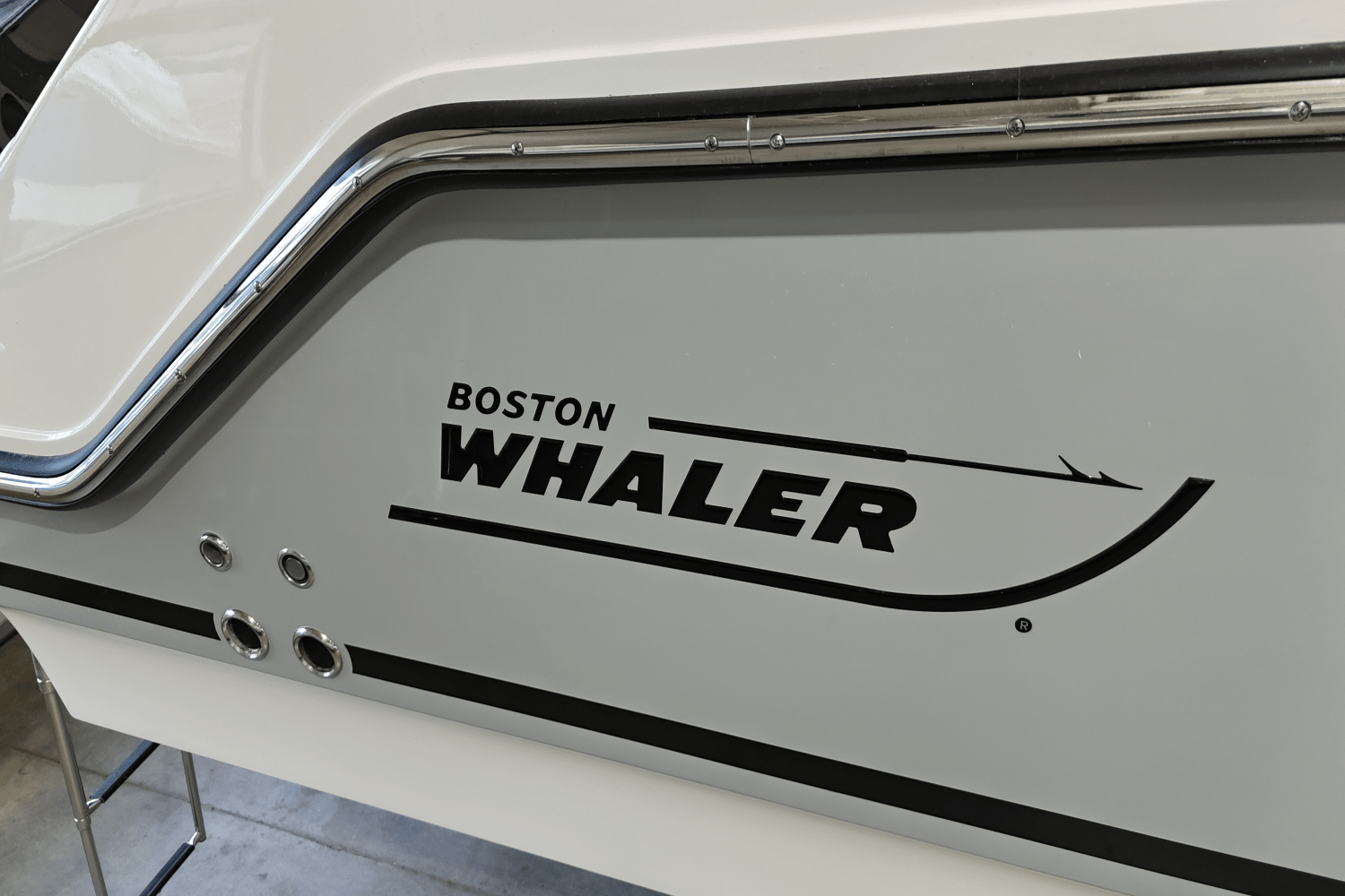 Slide: The Image of Boston Whaler 250 Outrage 2025 - 5