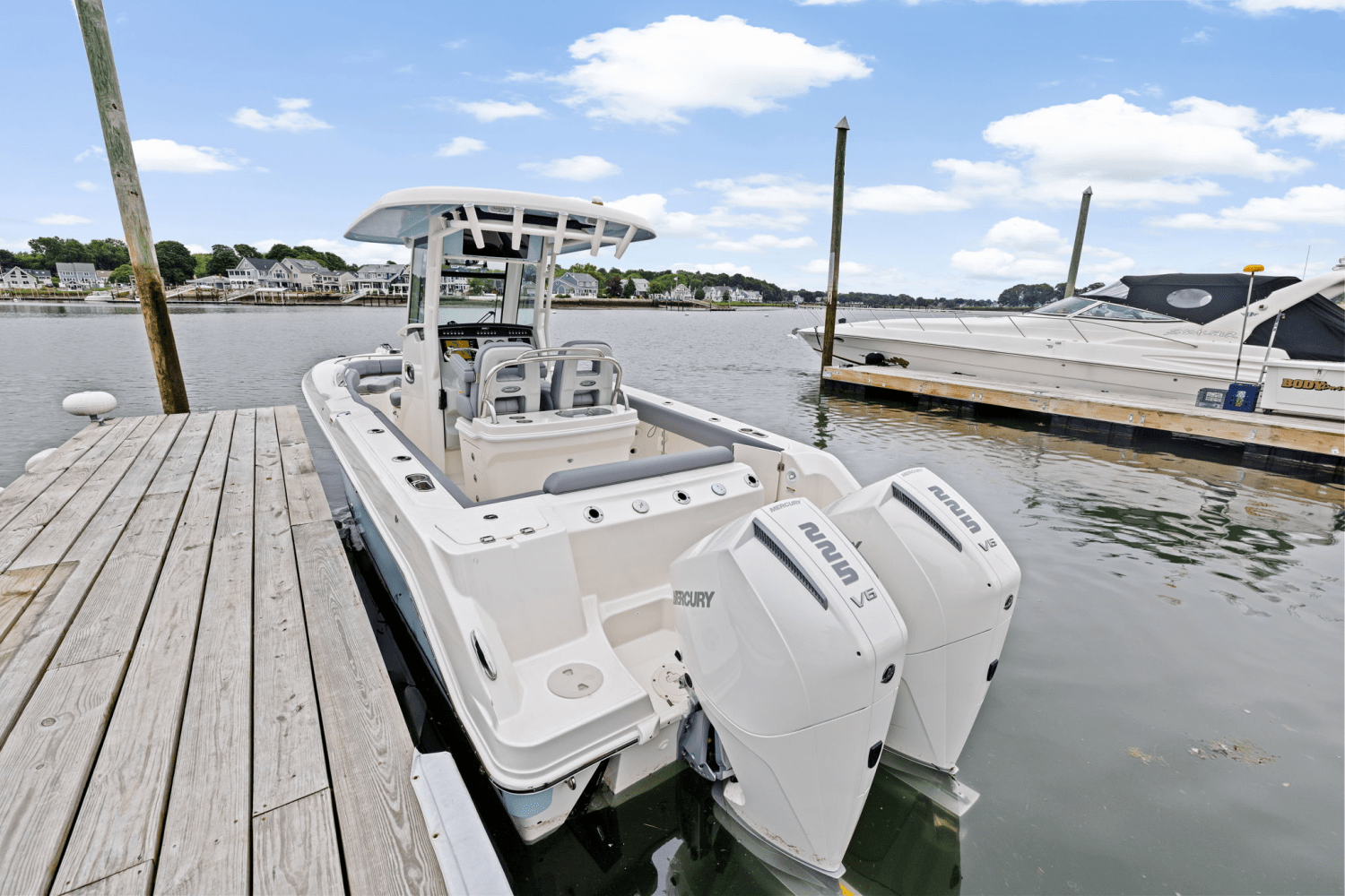 Slide: The Image of Boston Whaler 250 Outrage 2025 - 5