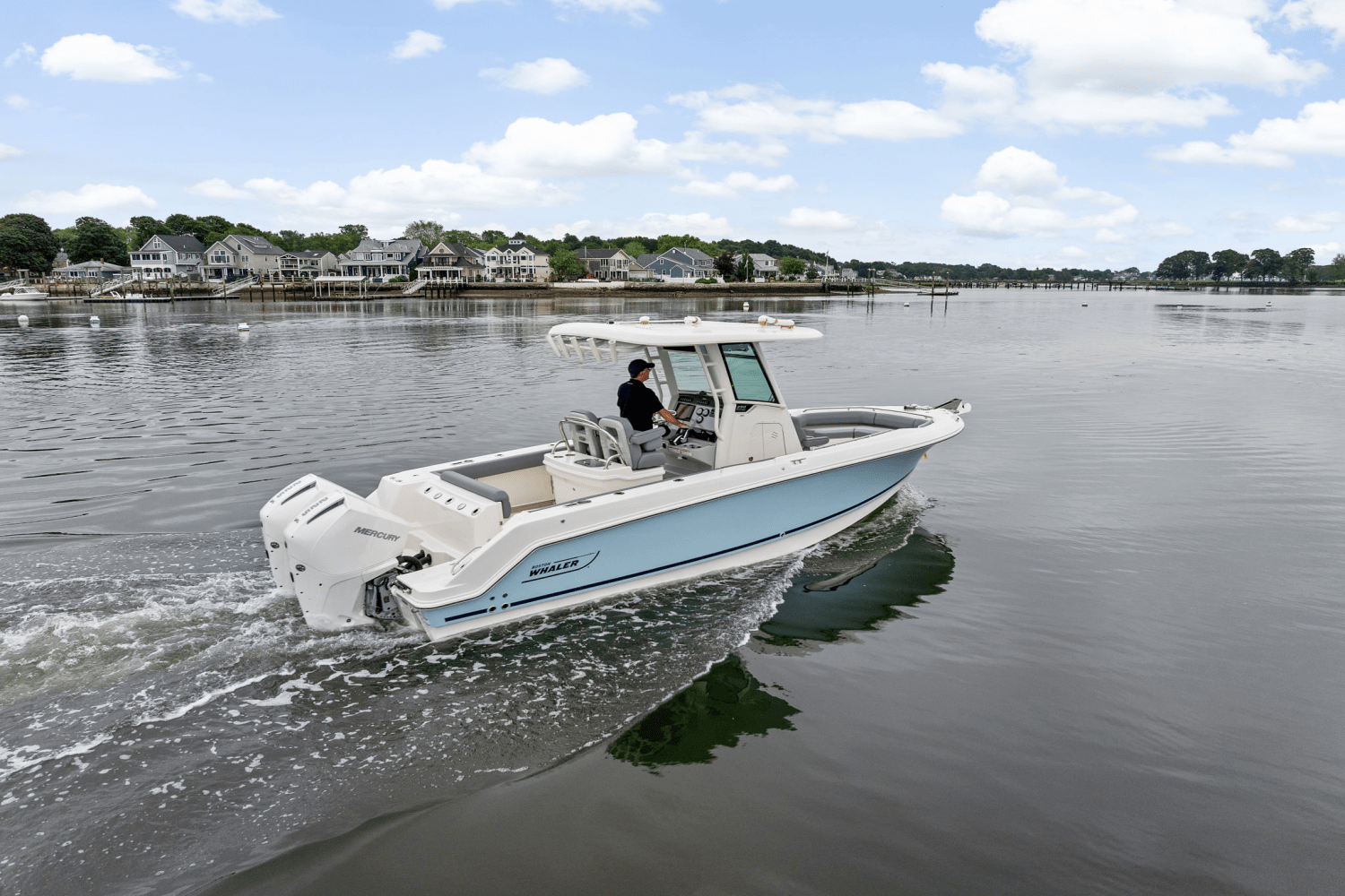 Slide: The Image of Boston Whaler 250 Outrage 2025 - 50