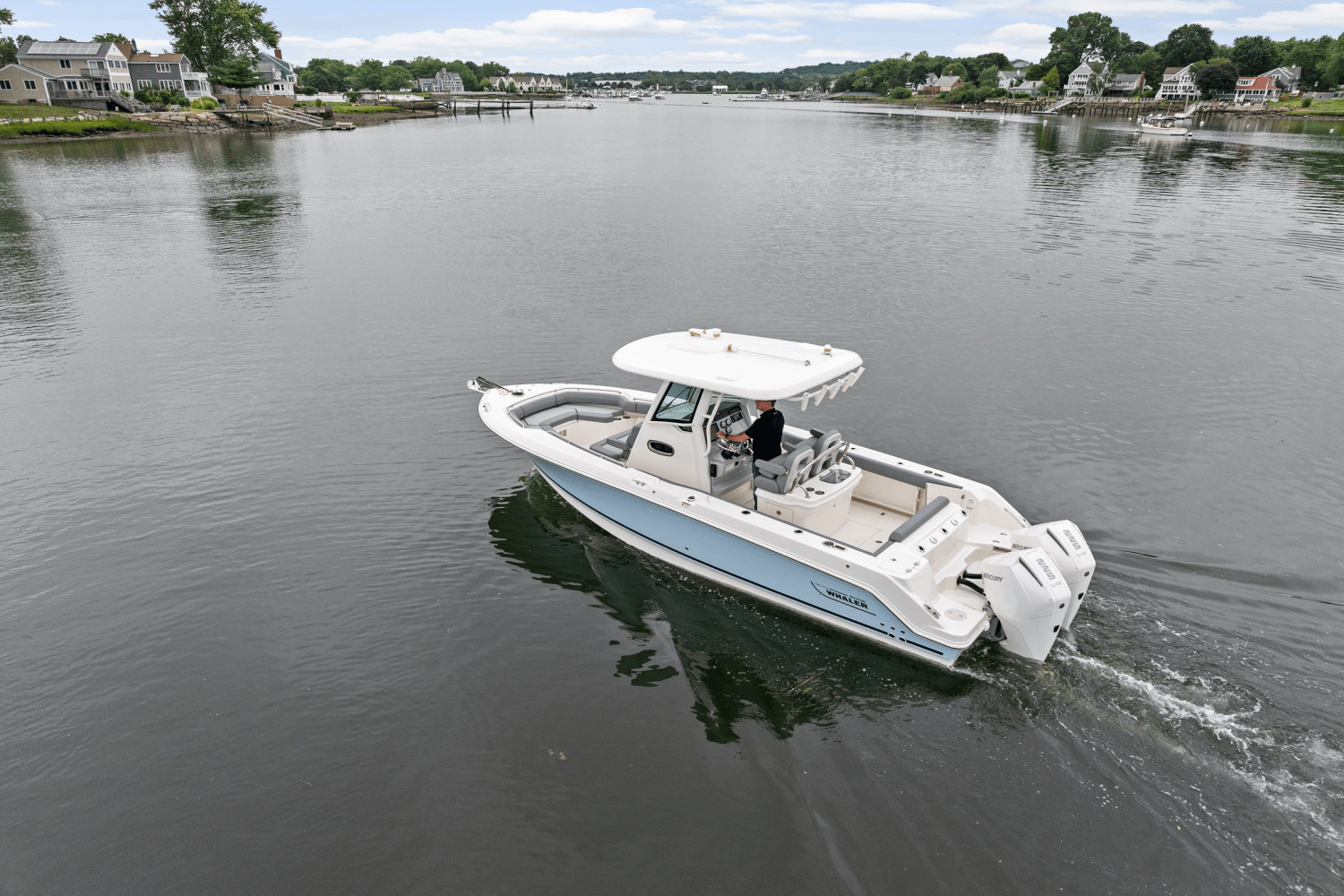Slide: The Image of Boston Whaler 250 Outrage 2025 - 52
