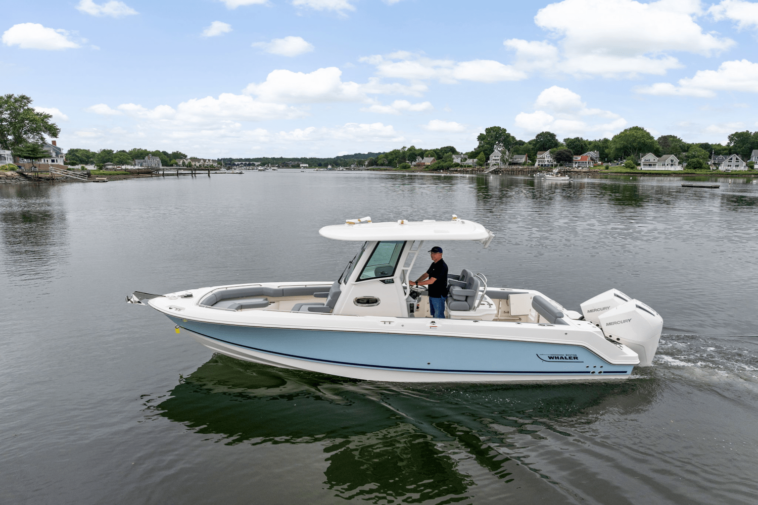 Slide: The Image of Boston Whaler 250 Outrage 2025 - 53