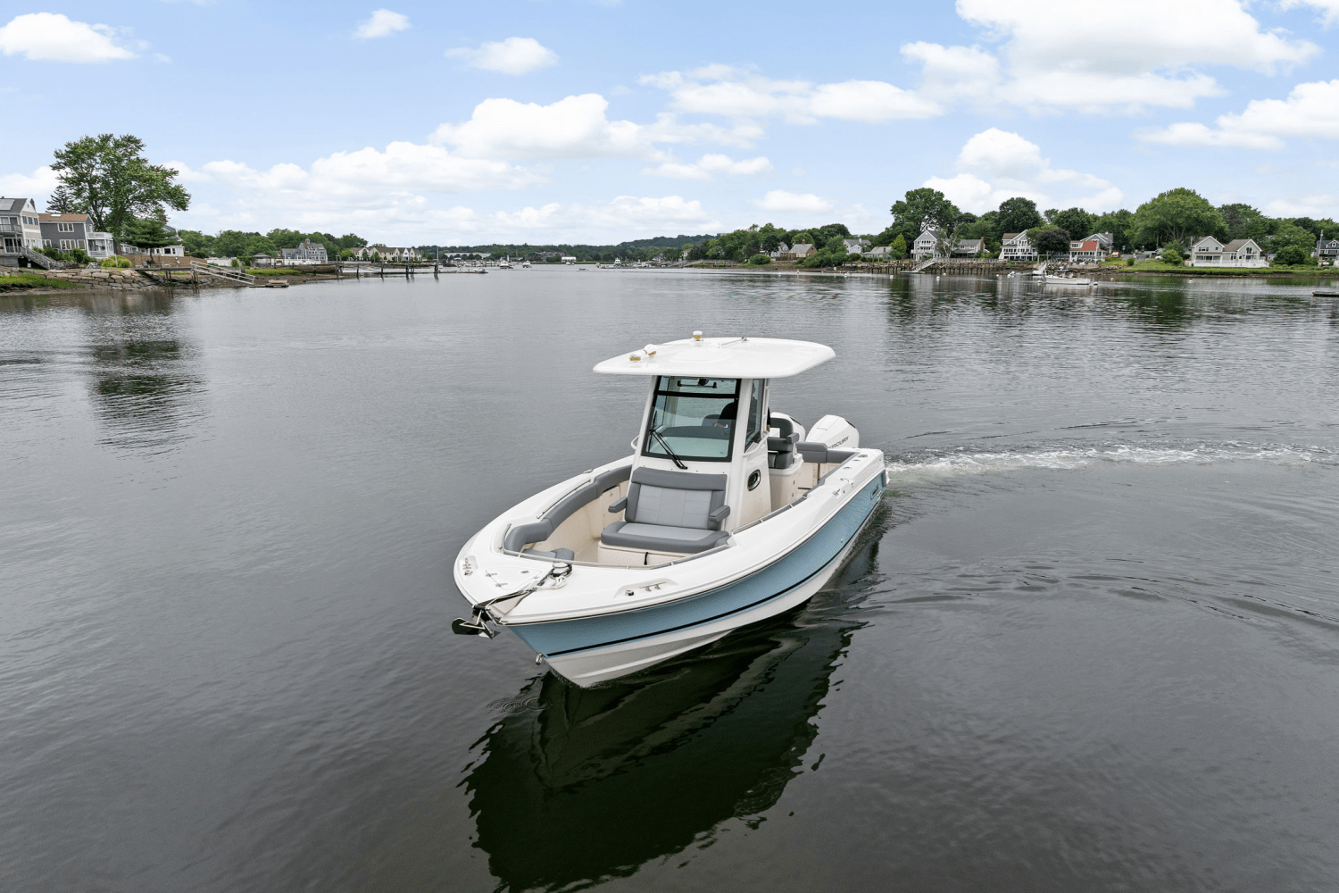 Slide: The Image of Boston Whaler 250 Outrage 2025 - 54