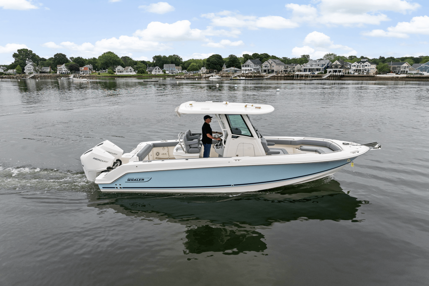 Slide: The Image of Boston Whaler 250 Outrage 2025 - 56