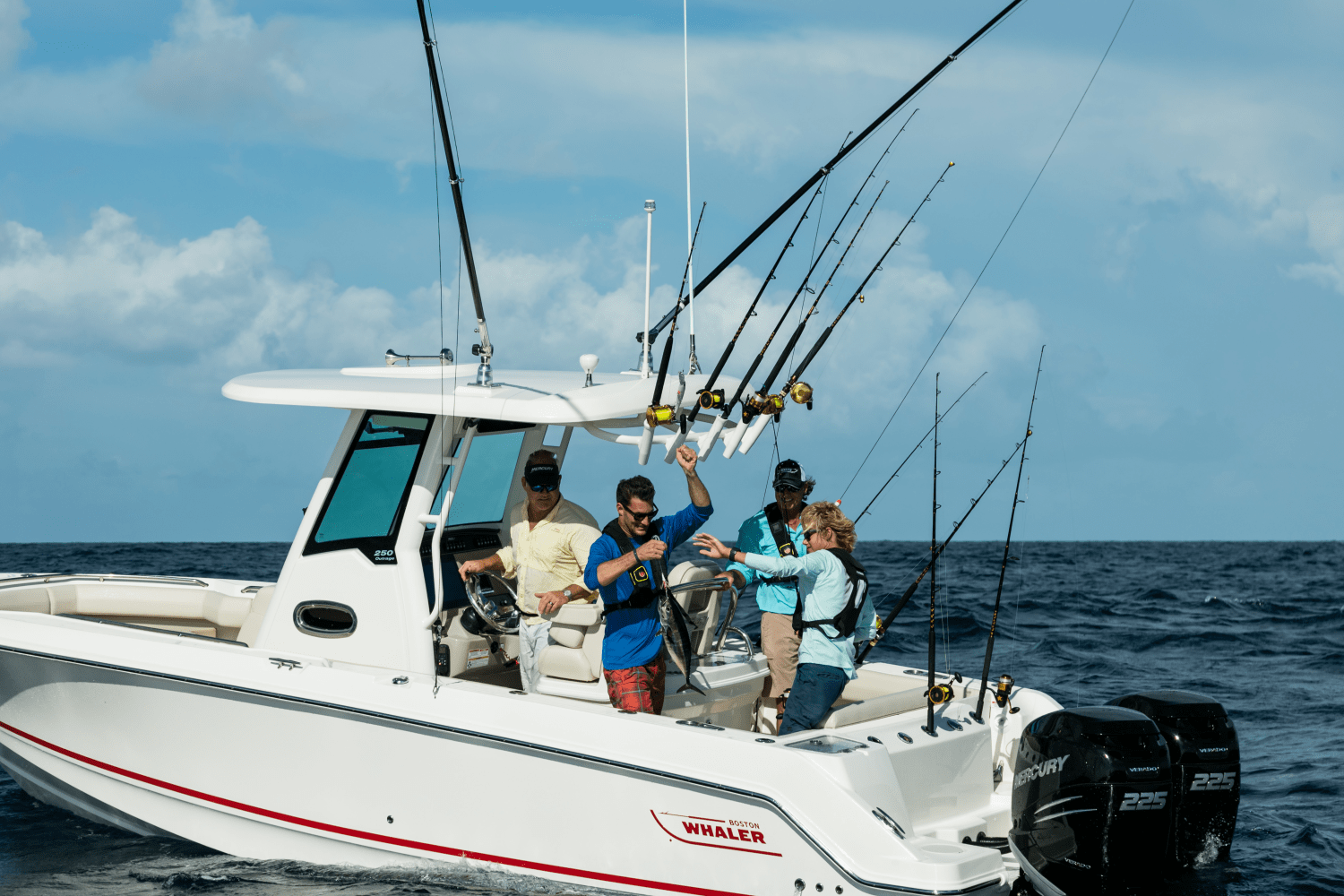 Slide: The Image of Boston Whaler 250 Outrage 2025 - 66