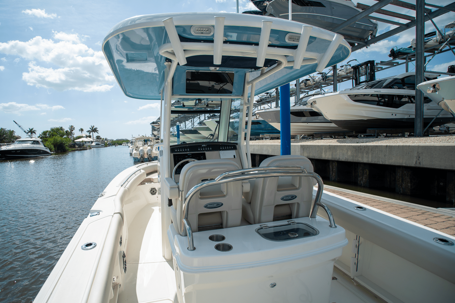 Slide: The Image of Boston Whaler 250 Outrage 2025 - 7