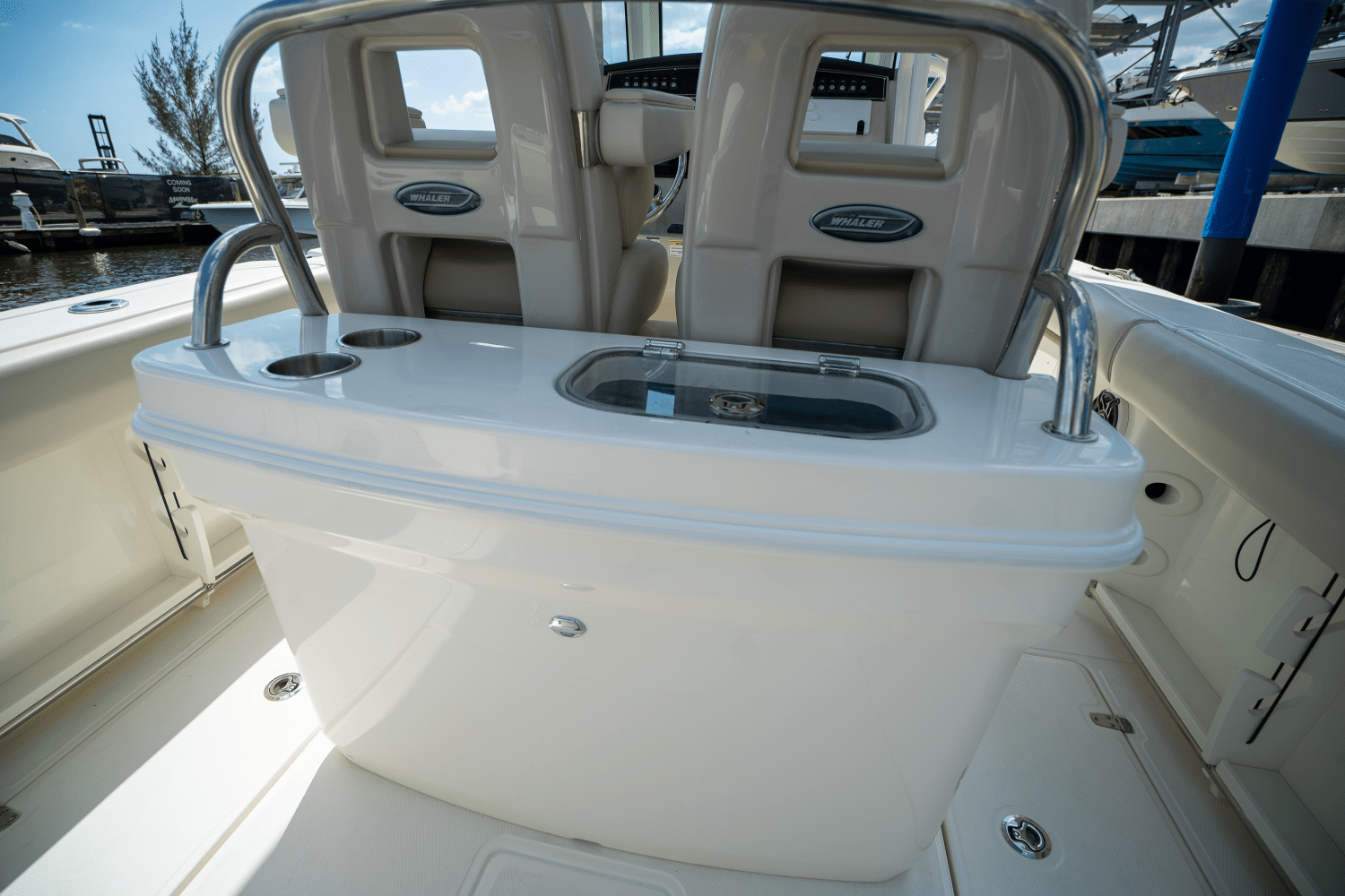 Slide: The Image of Boston Whaler 250 Outrage 2025 - 8