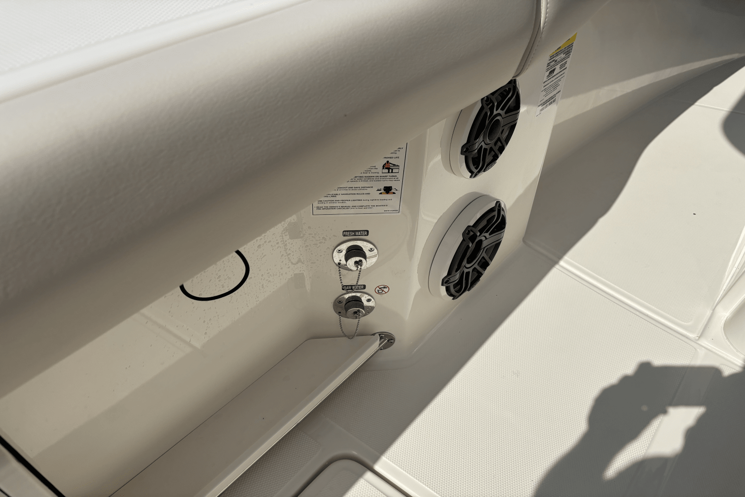 Slide: The Image of Boston Whaler 250 Outrage 2025 - 9