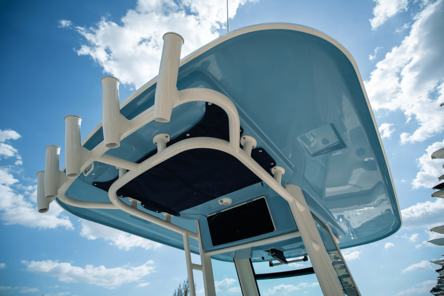 Slide: The Image of Boston Whaler 250 Outrage 2025 - 9