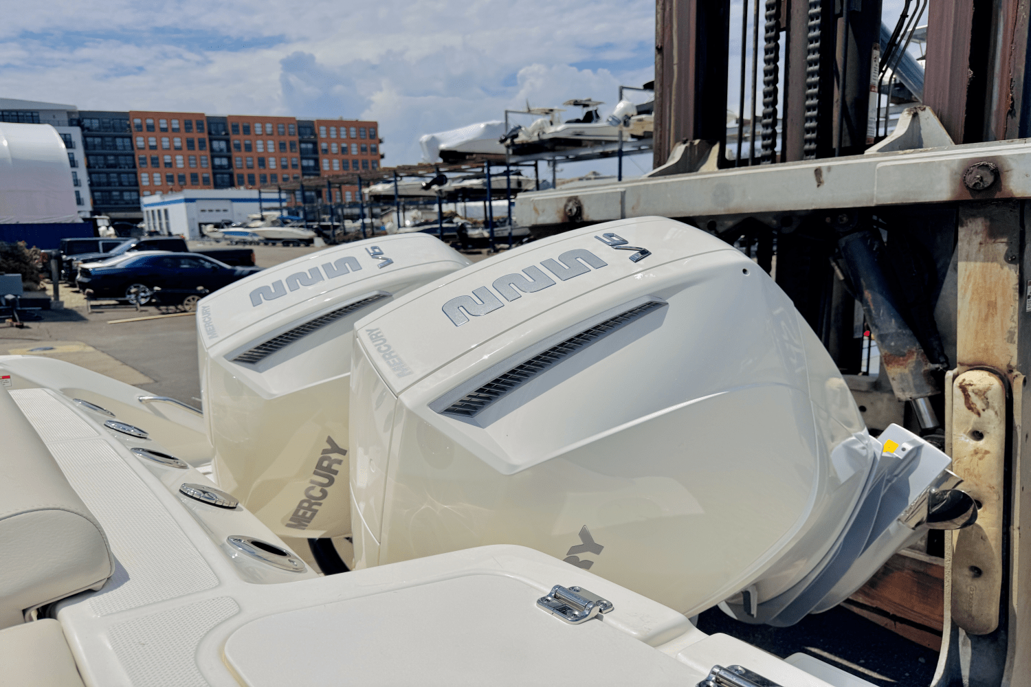 Slide: The Image of Boston Whaler 250 Outrage 2025 - 9