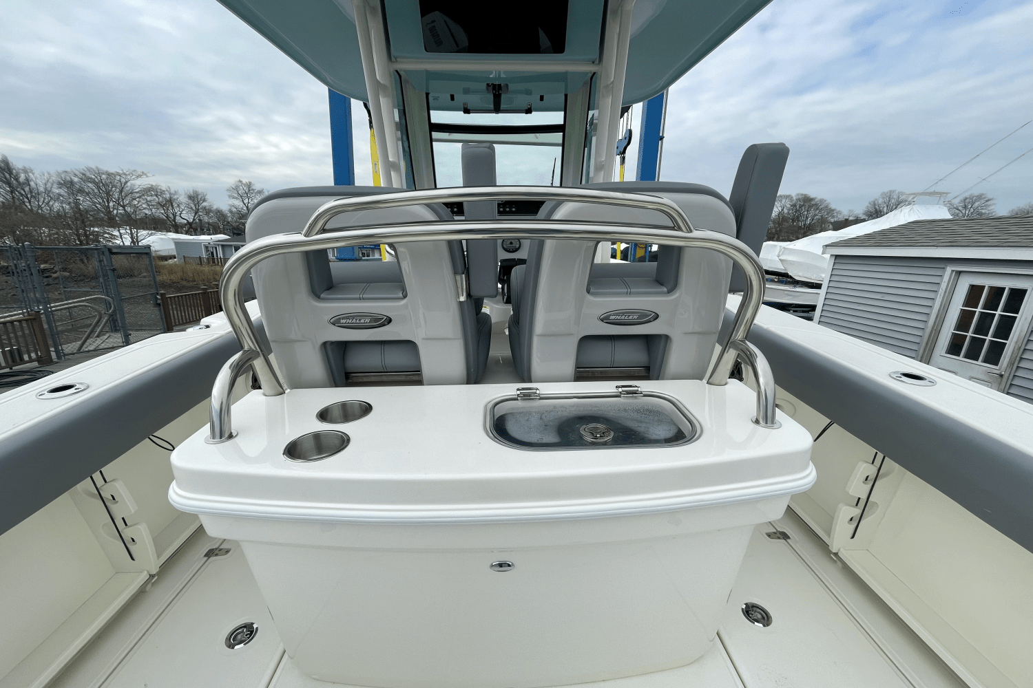 Slide: The Image of Boston Whaler 250 Outrage 2025 - 9