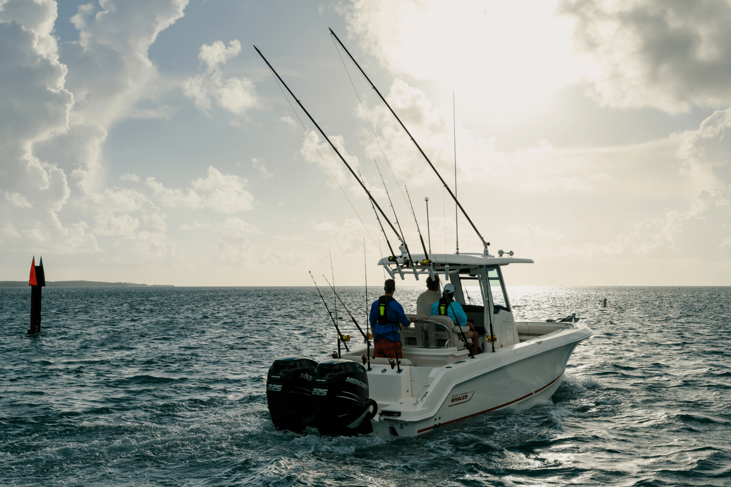 Slide: The Image of Boston Whaler 250 Outrage 2026 - 19