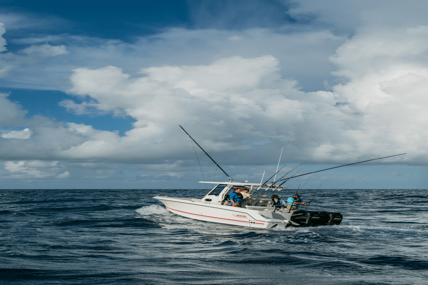 Slide: The Image of Boston Whaler 250 Outrage 2026 - 25