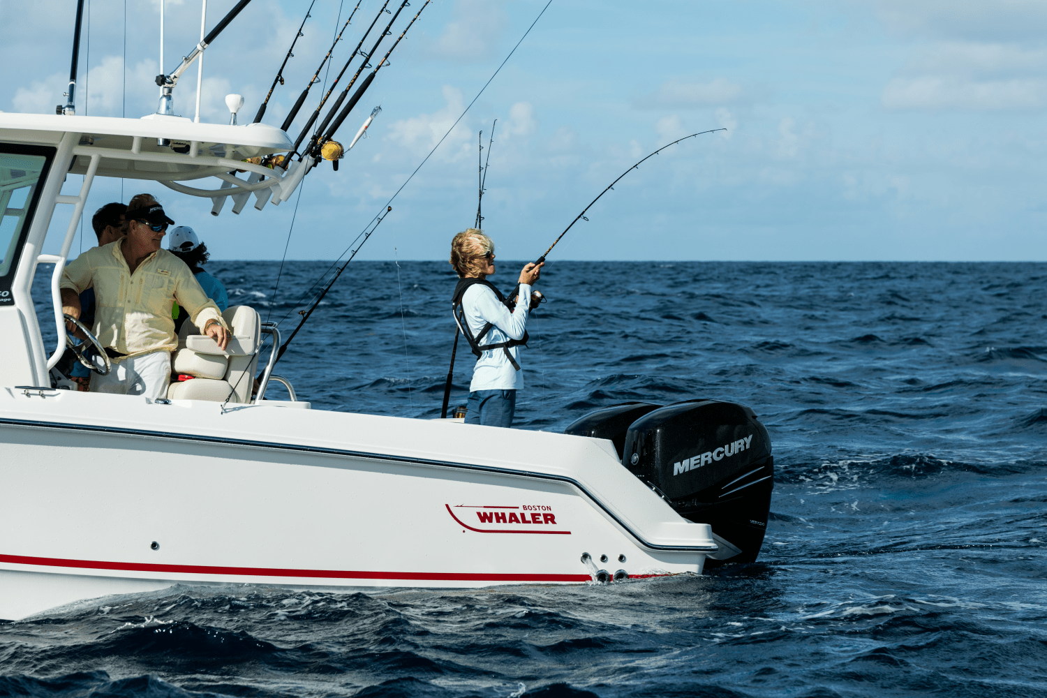 Slide: The Image of Boston Whaler 250 Outrage 2026 - 27