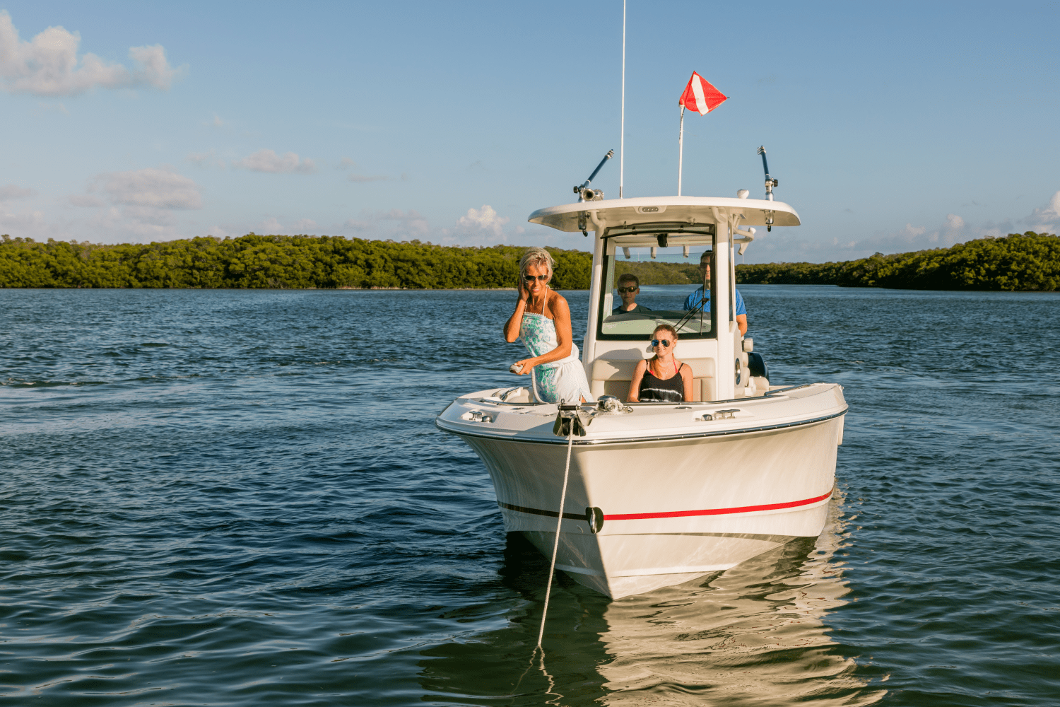 Slide: The Image of Boston Whaler 250 Outrage 2026 - 32