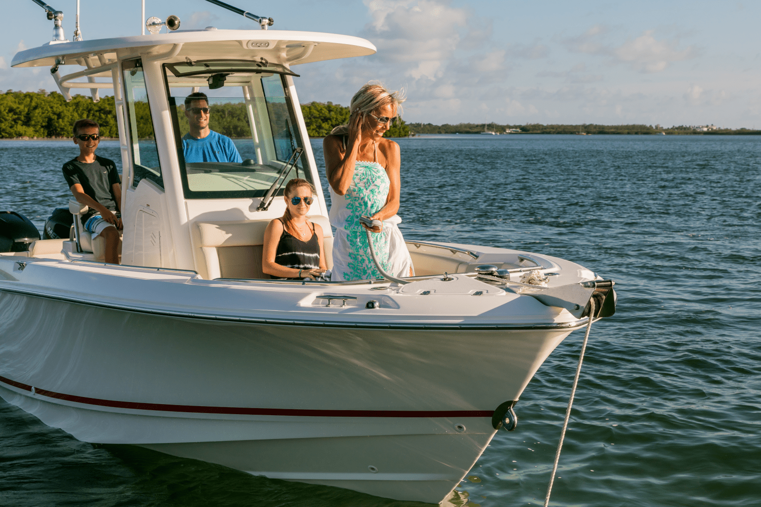 Slide: The Image of Boston Whaler 250 Outrage 2026 - 34