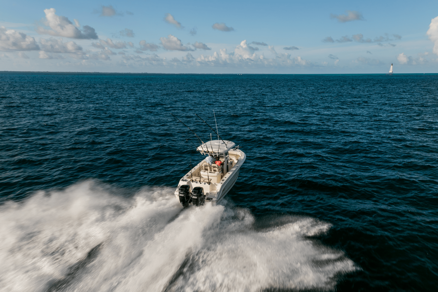 Slide: The Image of Boston Whaler 250 Outrage 2026 - 38