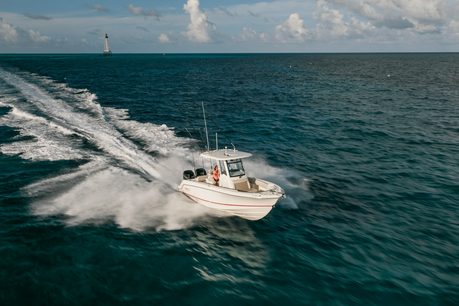 Slide: The Image of Boston Whaler 250 Outrage 2026 - 39