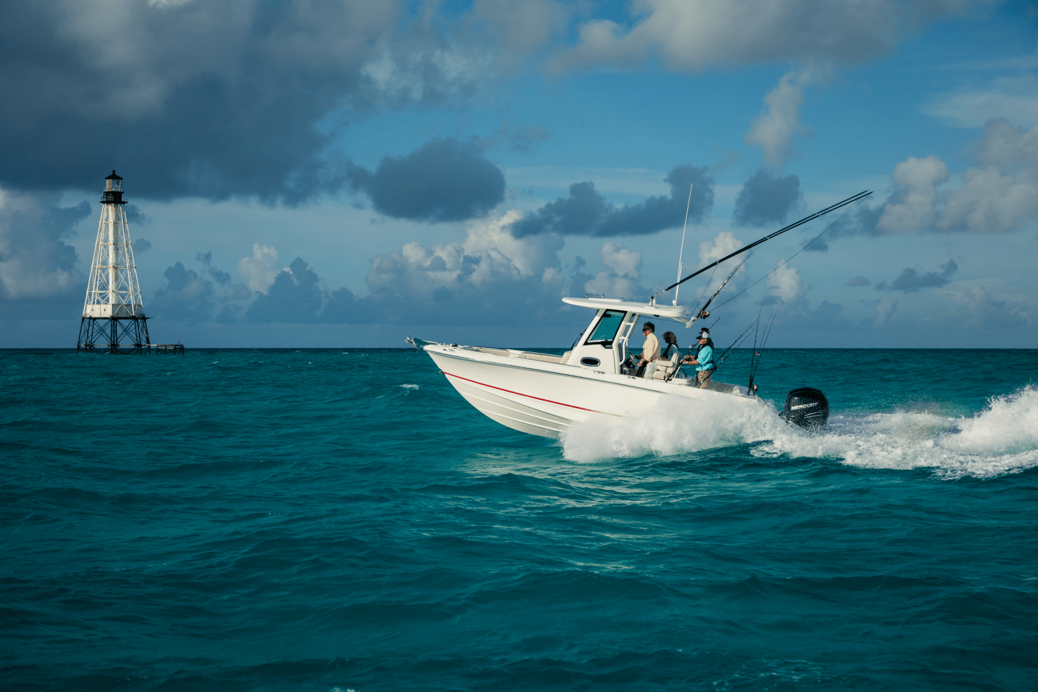 Slide: The Image of Boston Whaler 250 Outrage 2026 - 4