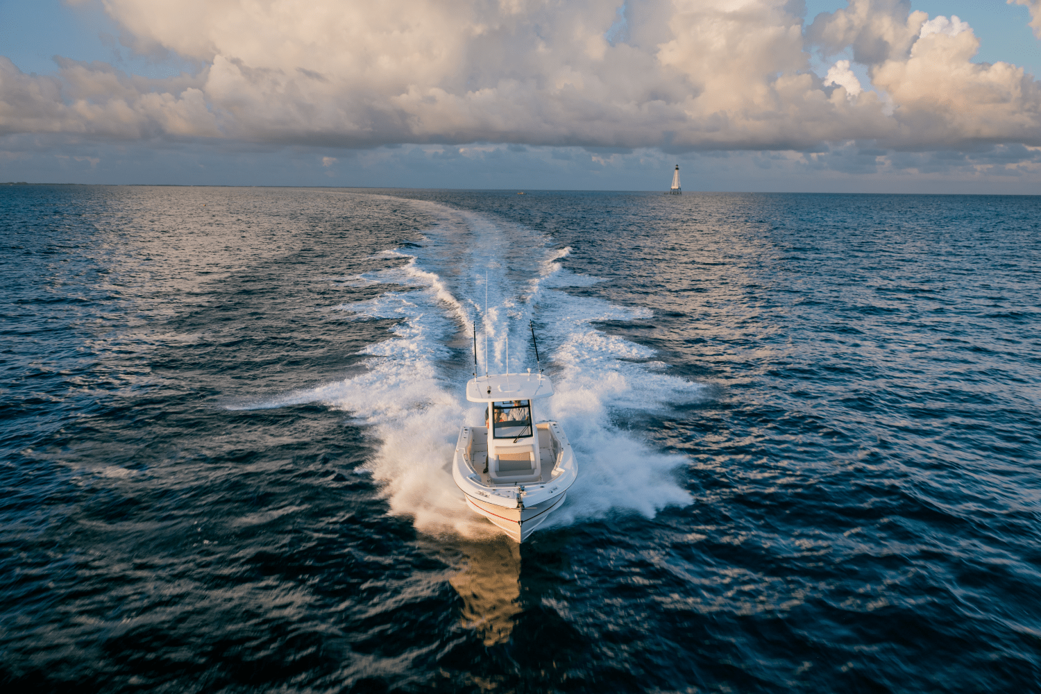Slide: The Image of Boston Whaler 250 Outrage 2026 - 58