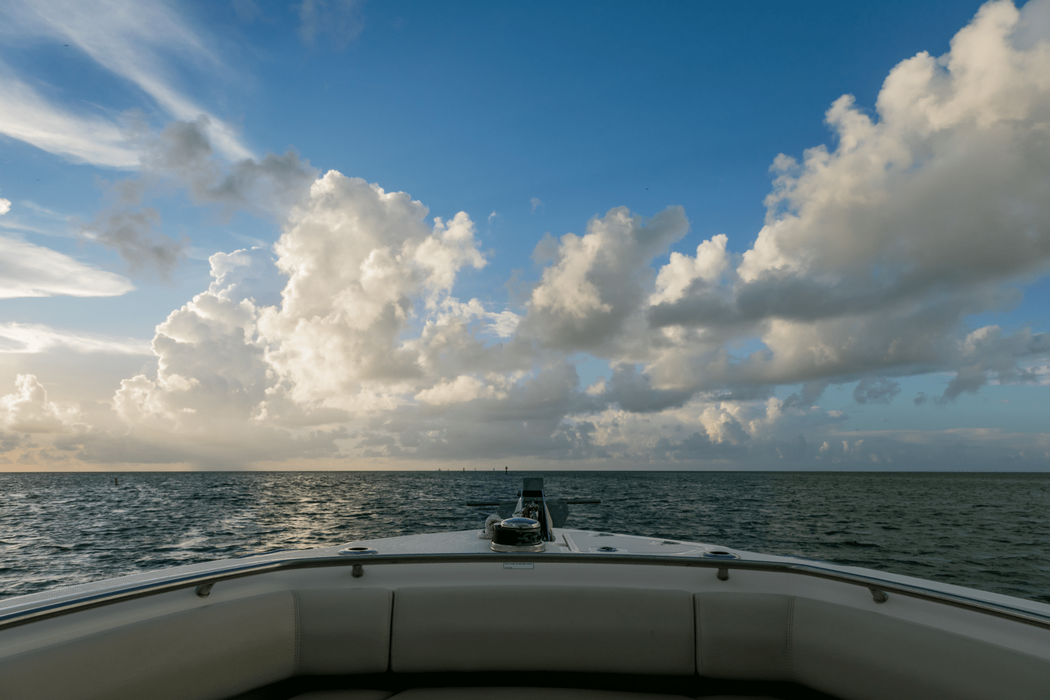 Slide: The Image of Boston Whaler 250 Outrage 2026 - 66