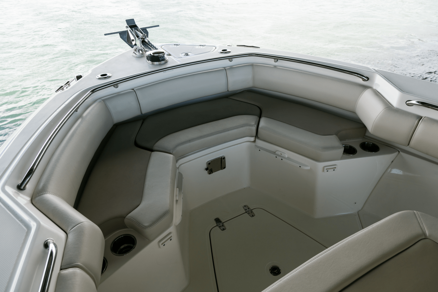 Slide: The Image of Boston Whaler 250 Outrage 2026 - 71
