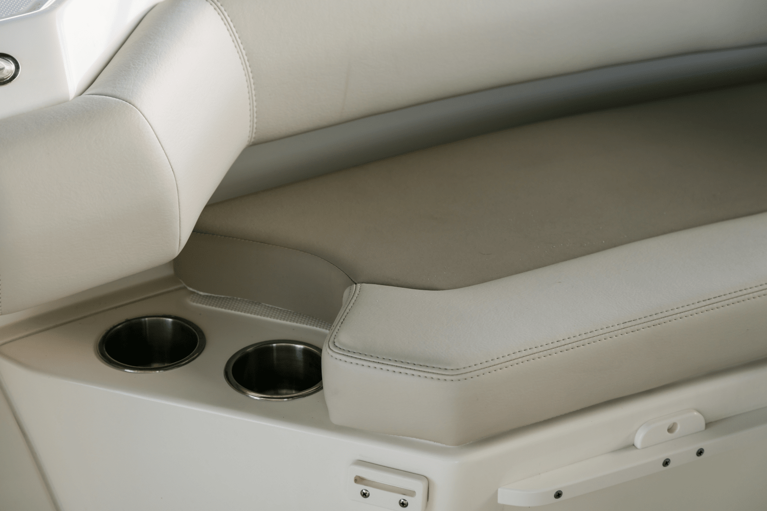 Slide: The Image of Boston Whaler 250 Outrage 2026 - 76