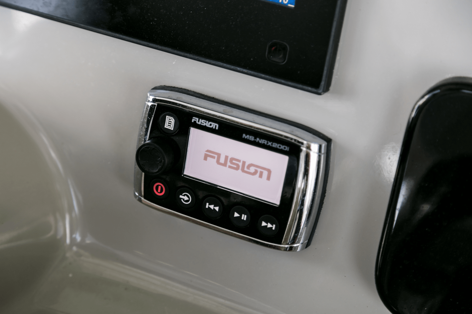 Slide: The Image of Boston Whaler 250 Outrage 2026 - 82