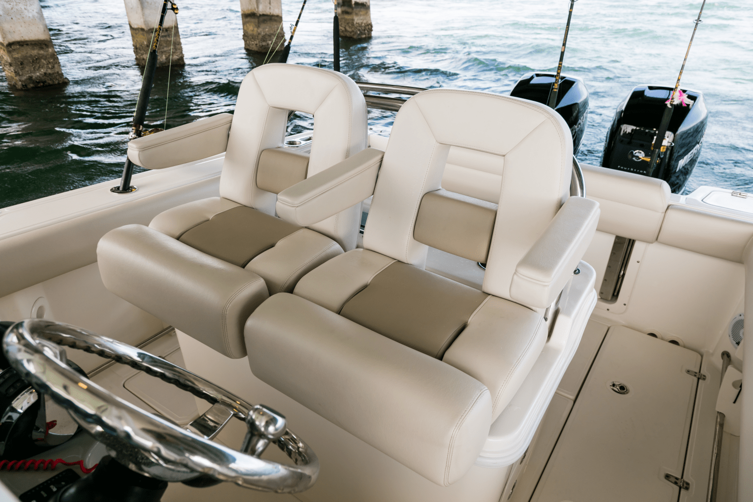 Slide: The Image of Boston Whaler 250 Outrage 2026 - 87