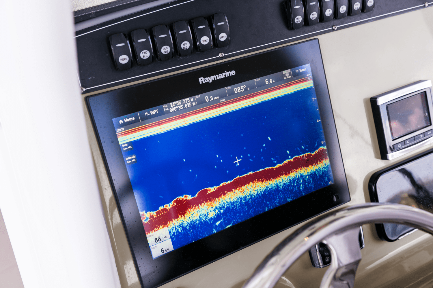 Slide: The Image of Boston Whaler 250 Outrage 2026 - 99
