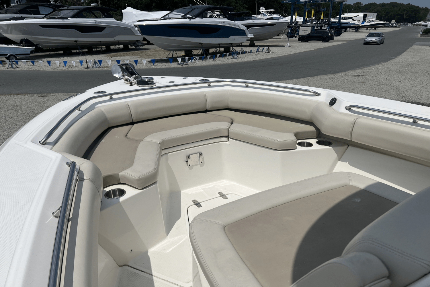 Slide: The Image of Boston Whaler 25 OUTRAGE 2022 - 11