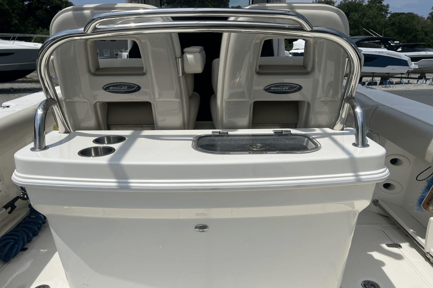 Slide: The Image of Boston Whaler 25 OUTRAGE 2022 - 5