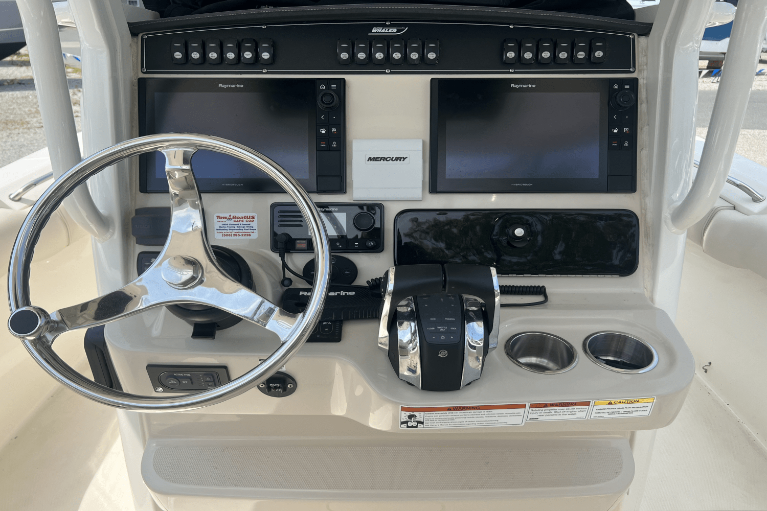 Slide: The Image of Boston Whaler 25 OUTRAGE 2022 - 7