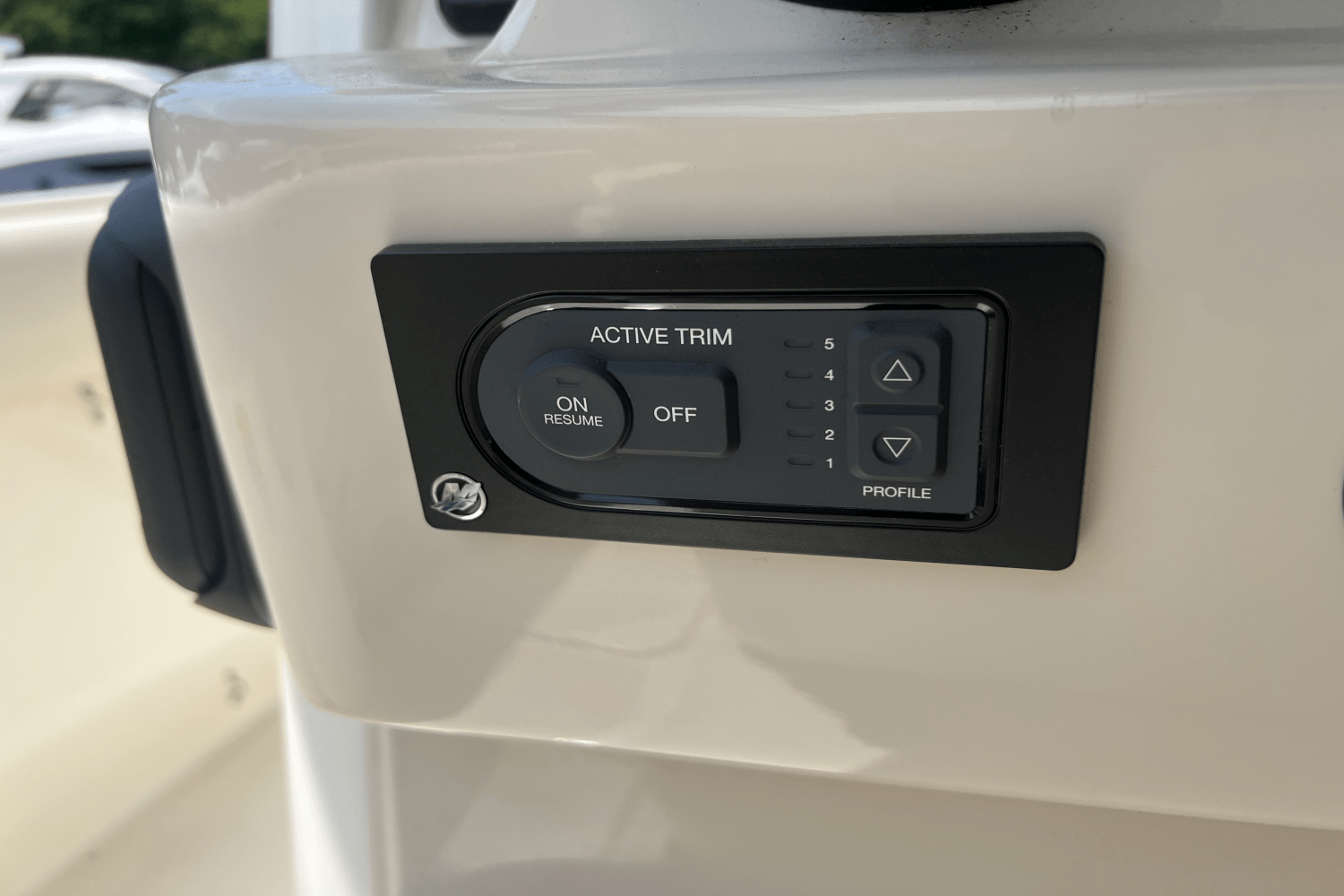 Slide: The Image of Boston Whaler 25 OUTRAGE 2022 - 9