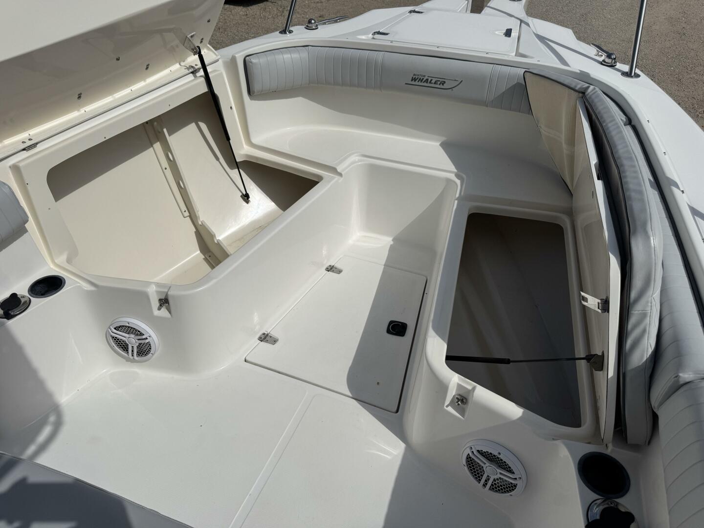 Slide: The Image of Boston Whaler 260 Outrage 2002 - 5638299