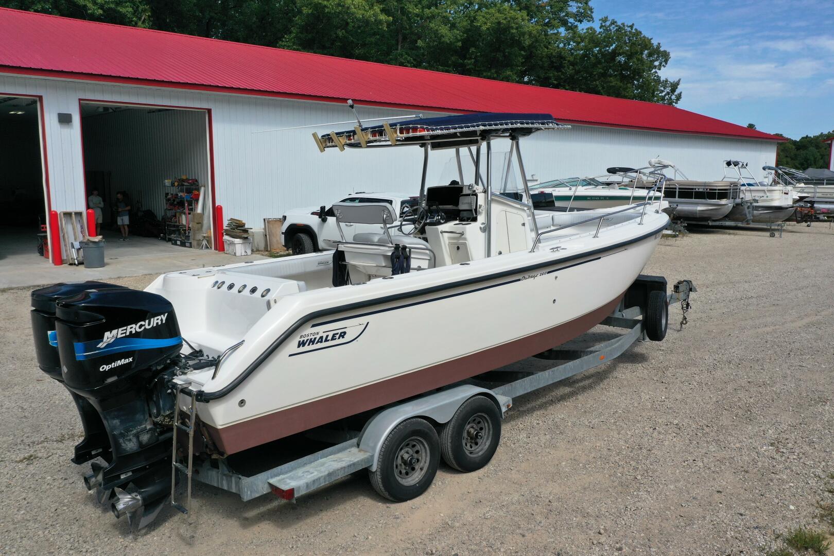 Slide: The Image of Boston Whaler 260 Outrage 2002 - 5638288