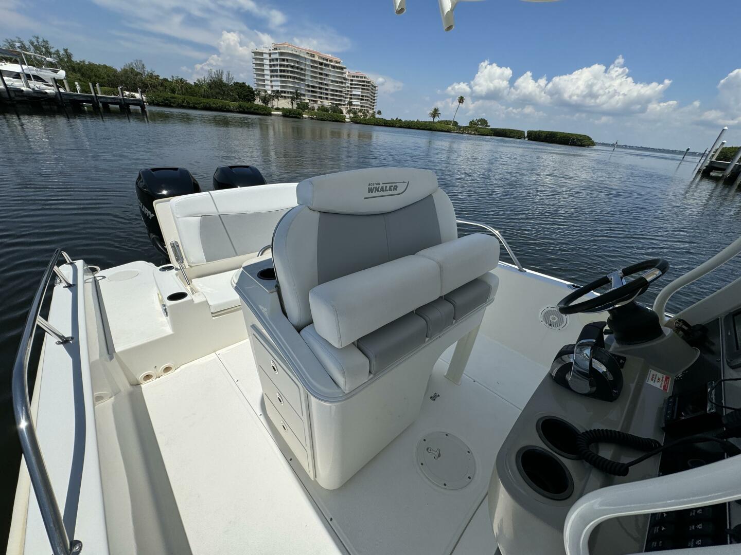 Slide: The Image of 2014 Boston Whaler 270 Dauntless - 4577795