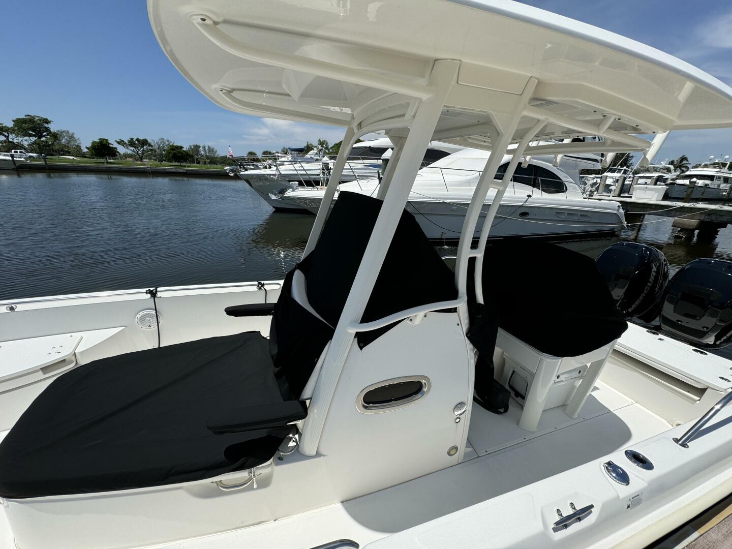 Slide: The Image of 2014 Boston Whaler 270 Dauntless - 4577779