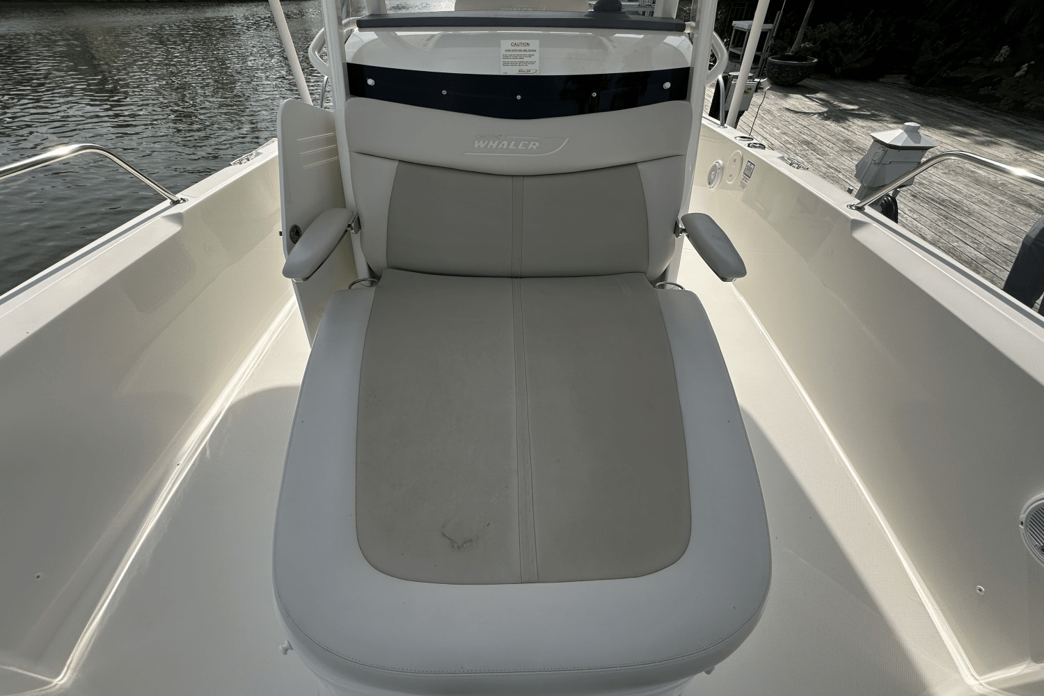 Slide: The Image of Boston Whaler 270 DAUNTLESS 2019 - 10