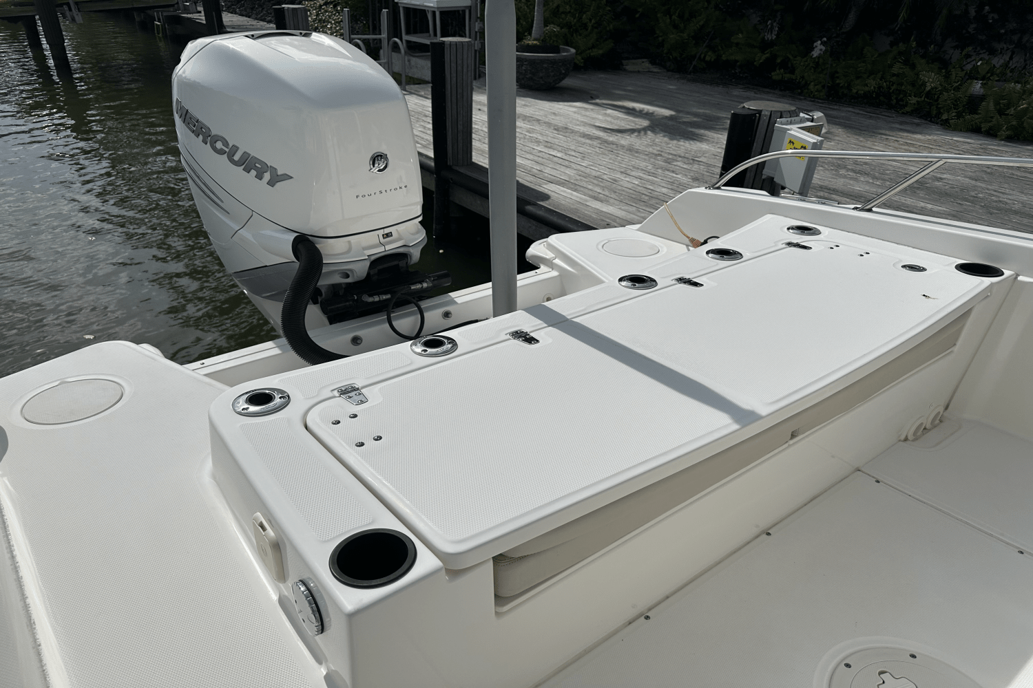 Slide: The Image of Boston Whaler 270 DAUNTLESS 2019 - 16