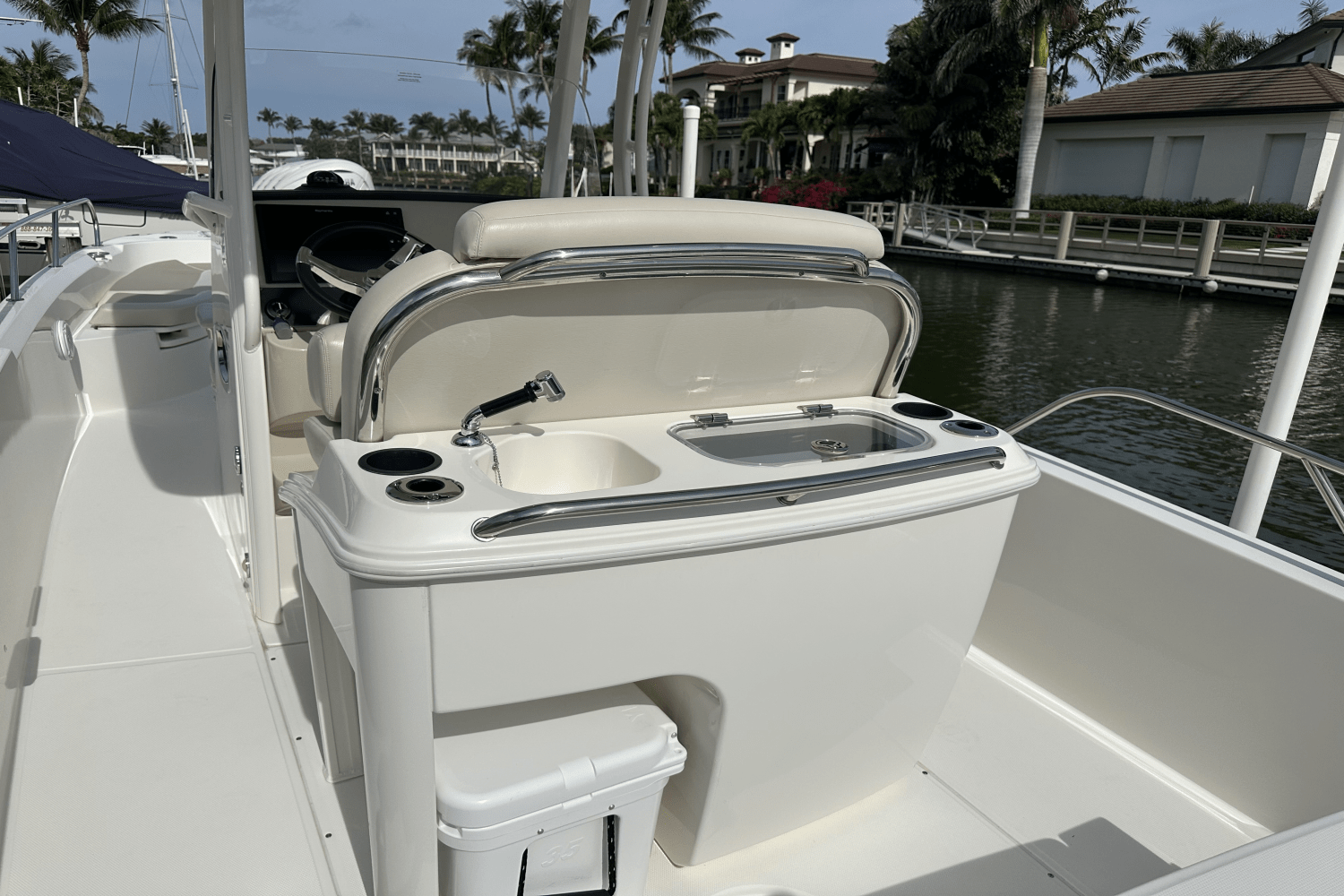 Slide: The Image of Boston Whaler 270 DAUNTLESS 2019 - 19