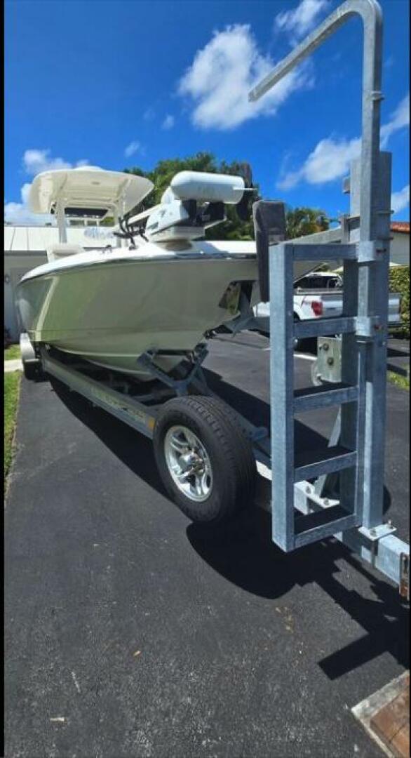 Slide: The Image of Boston Whaler 270 Dauntless 2019 - 5615890