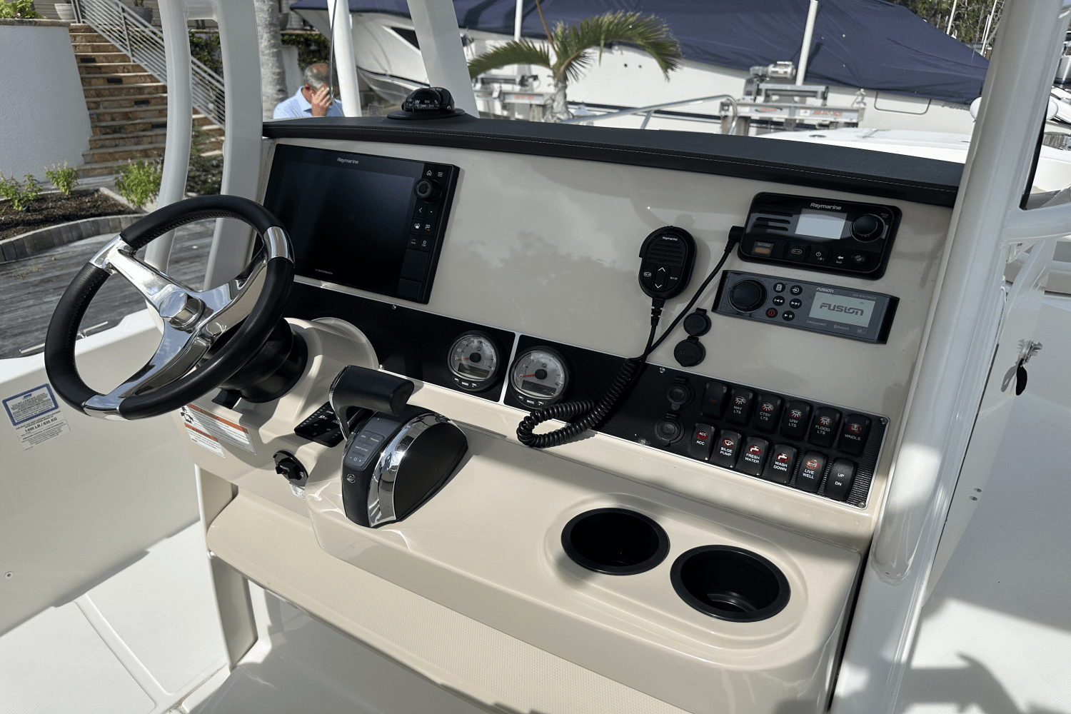 Slide: The Image of Boston Whaler 270 DAUNTLESS 2019 - 21