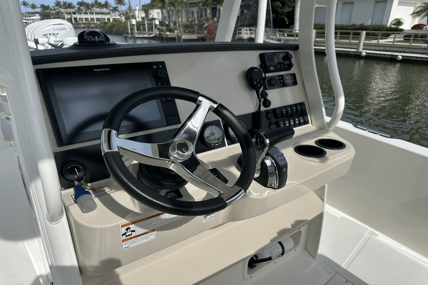Slide: The Image of Boston Whaler 270 DAUNTLESS 2019 - 22