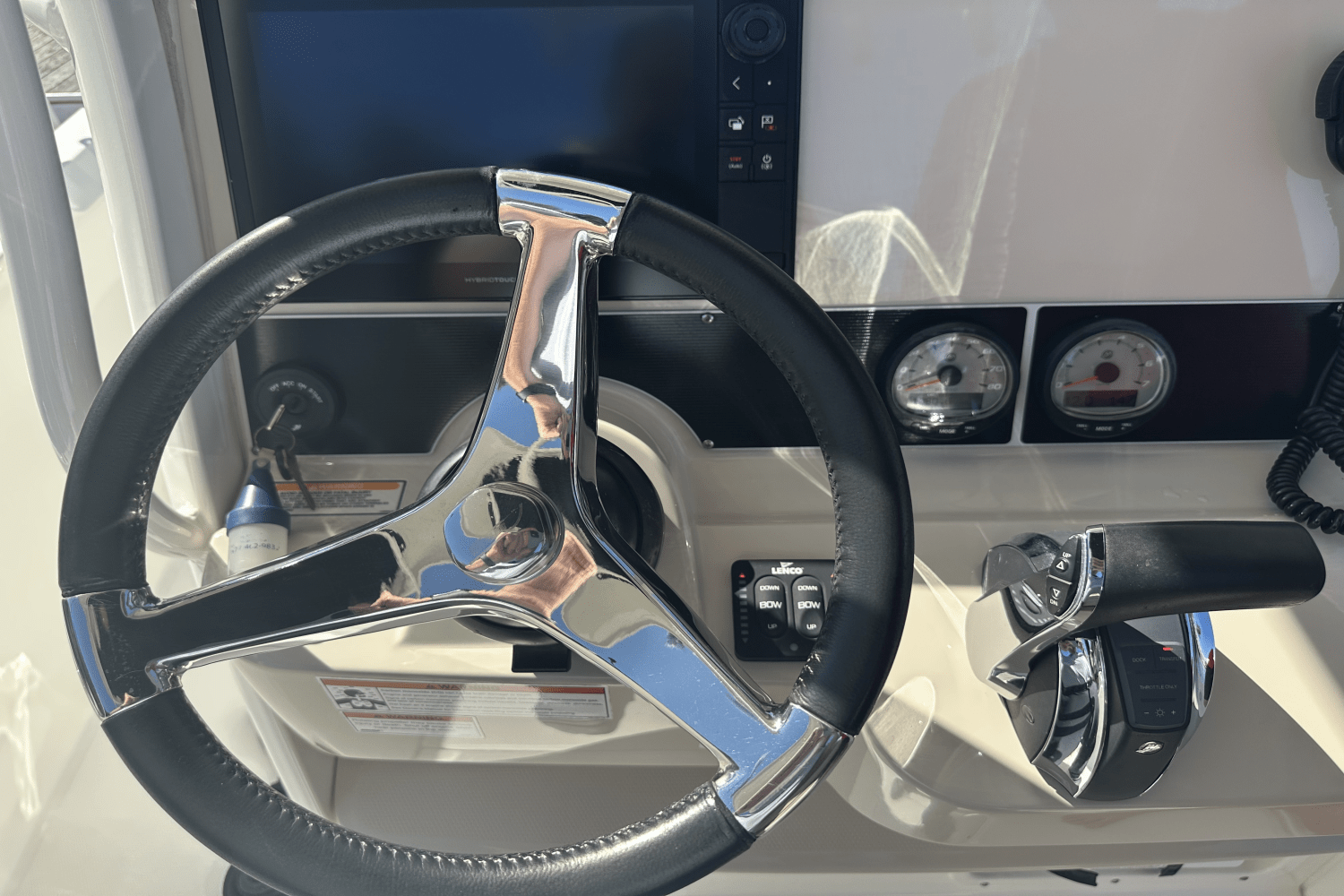 Slide: The Image of Boston Whaler 270 DAUNTLESS 2019 - 23
